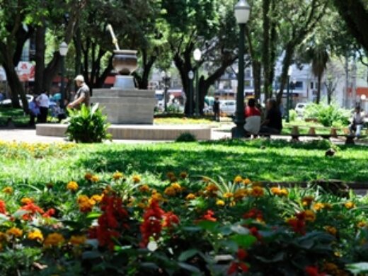 Praça Marechal Floriano é destaque pelo paisagismo