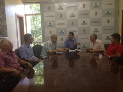 Prefeitura recebe comissão da Associação dos Aposentados e Pensionistas