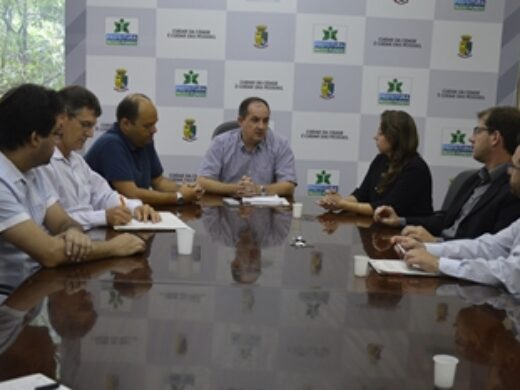 Prefeitura recebe comissão de vereadores da CPI da Telefonia