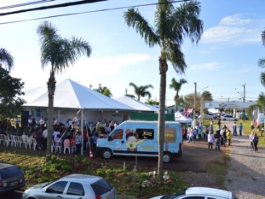 Prefeito entrega obras no Bairro a Bairro da Cohab II/Secchi