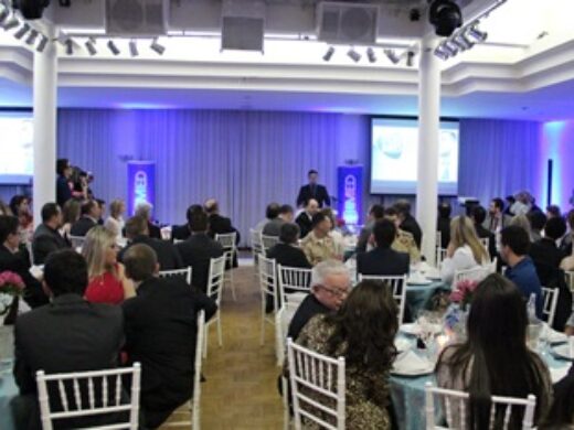 Prefeitura de Passo Fundo é homenageada pela IMED