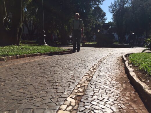 Prefeito autoriza restauração do piso da Praça Marechal Floriano