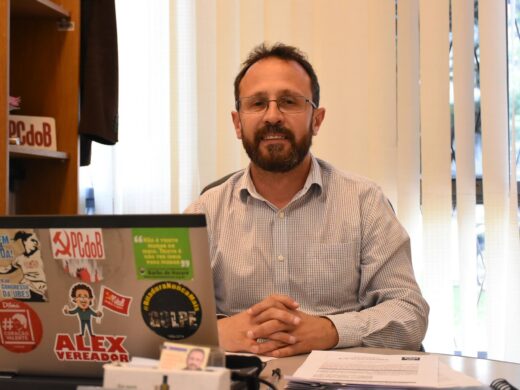 Alex Necker permanecerá sendo líder do governo