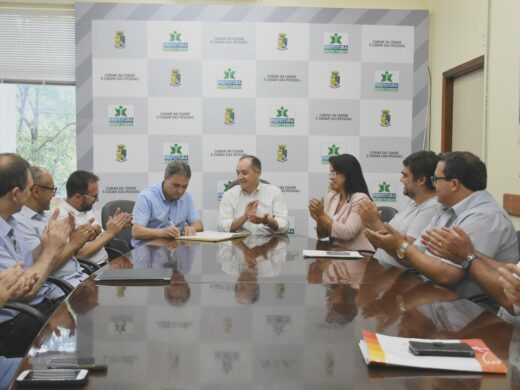 João Pedro assume Prefeitura