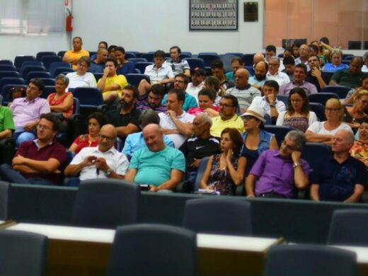 Compromisso com movimento comunitário