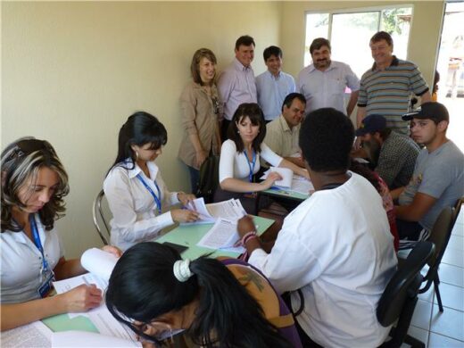 Residencial Donária II: famílias com contratos na mão