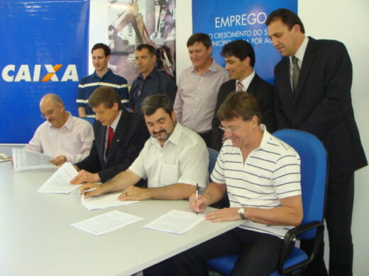 Prefeitura e Caixa assinam contrato para construção de mais moradias