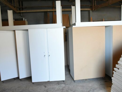 Casas de acolhimento recebem móveis da carpintaria