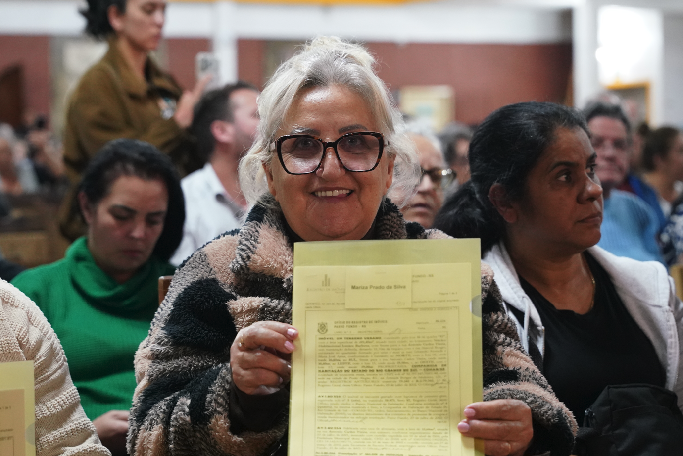 Entrega de escrituras garante propriedade de imóveis da antiga COHAB