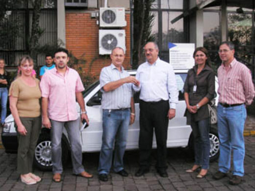 Secretaria recebe mais um veículo