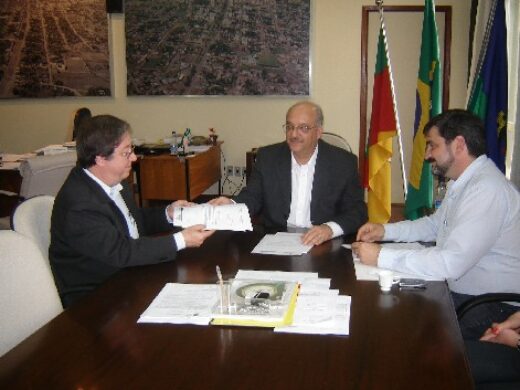 Prefeito entrega proposta para Corsan