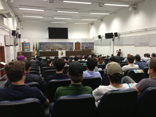 Comunidade participa com sugestões para elaboração do Plano de Saneamento