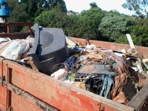 Cerca de 15 toneladas de resíduos são retiradas do Rio Passo Fundo