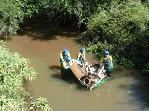 Seguem trabalhos de limpeza do Rio Passo Fundo