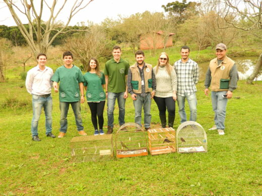 Prefeitura participa de ato de soltura de pássaros