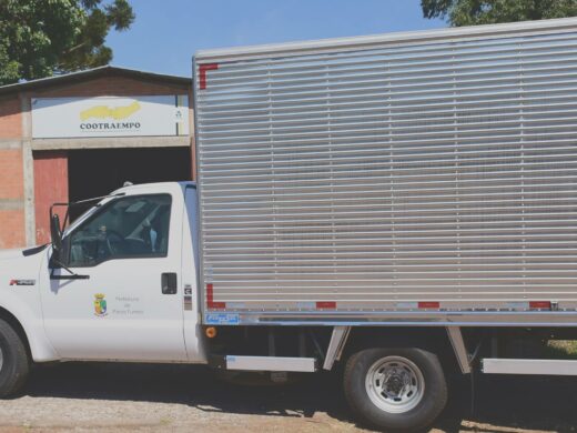 Novo caminhão para associações de recicladores