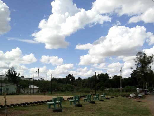 Vila Popular recebe plantio de mudas