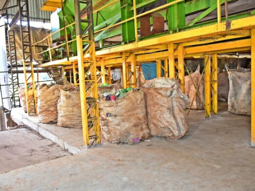 Prefeitura contrata pela primeira vez recicladores