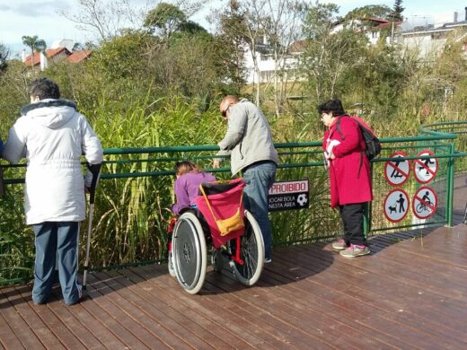 ﻿Acessibilidade em espaços públicos e inclusão