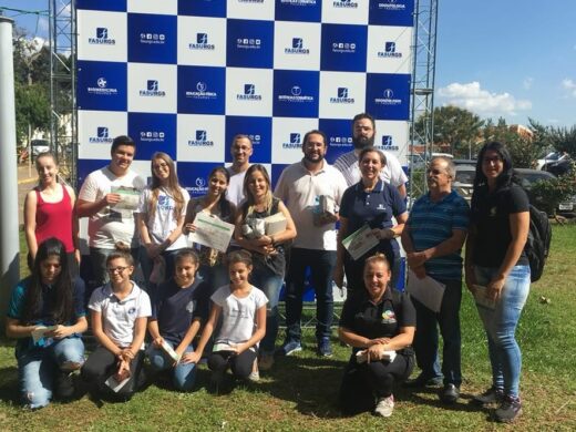 Educação ambiental é realizada no Menino Deus