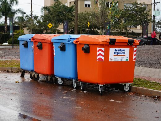 Prefeitura reforça orientações sobre uso correto dos contêineres de lixo