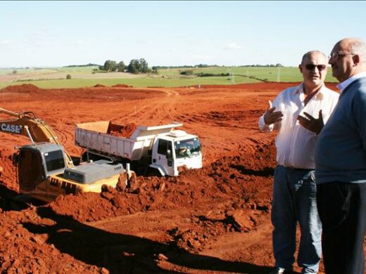 Dipp  acompanha de perto obra da Manitowoc