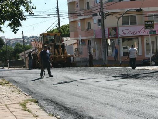 Asfalto: Prefeitura conclui a Duque e inicia  no centro