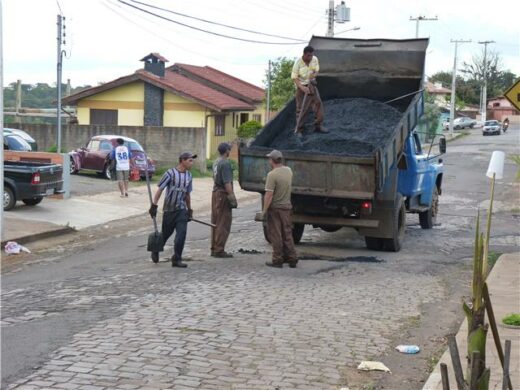 Secretaria de Obras renova vias centrais em Passo Fundo