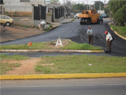 Prefeitura faz recapeamento no trevo da Roselândia
