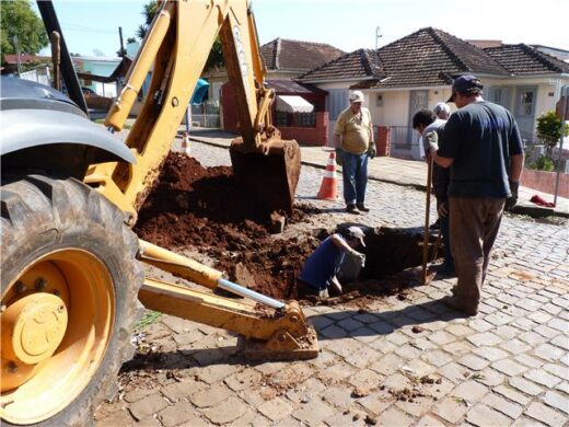 Nova canalização e calçamento  nos bairros
