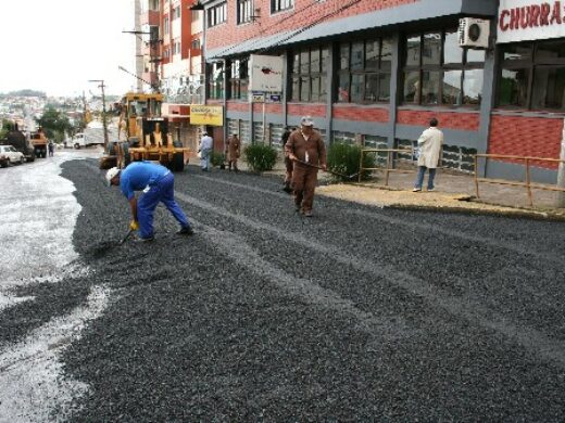 Secretaria de Obras inicia serviços de recapagem