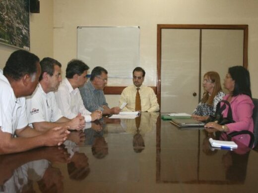 Moradores da Vila Luiza são recebidos na prefeitura