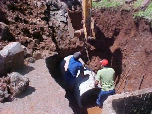 Secretaria de Obras: canalização e recapeamento