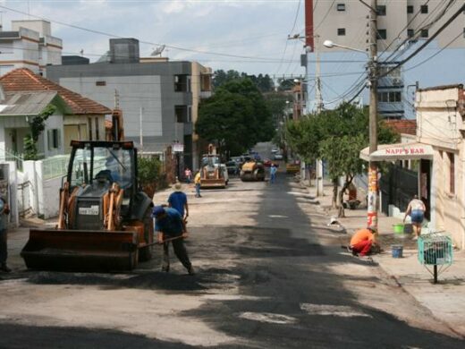 Centro e bairros serão asfaltados também no final de semana