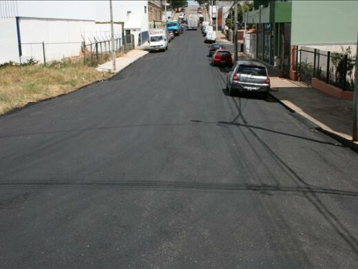 Bairros também recebem asfalto para dar mais fluidez no trânsito