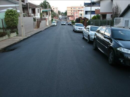 Vias de intensa circulação recebem novo asfalto