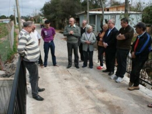 Prefeitura conclui pavimentação asfáltica da Aspirante Jenner e ponte na Ricci