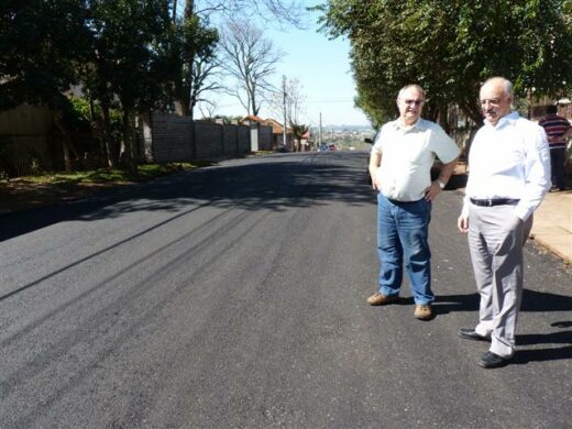Prefeito Dipp visita obras de pavimentação
