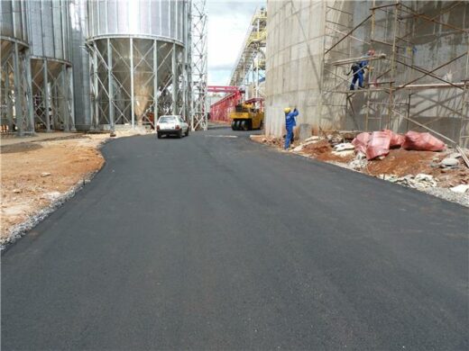 Prefeitura intensifica obras de asfaltamento e canalização