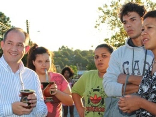 Prefeito ouve moradores da Victor Issler