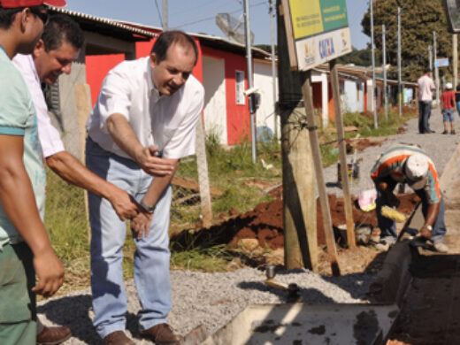 Prefeitura conclui obra que beneficiará 100 famílias na Bom Jesus