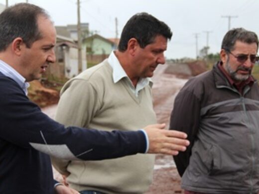 Prefeito visita obras do Santa Maria II e autoriza asfaltamento no Santa Rita