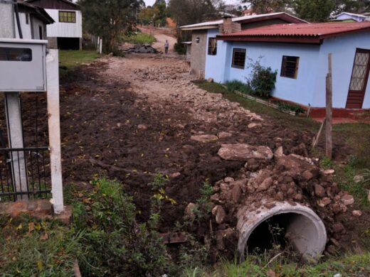 Prefeitura conclui canalização pluvial no Bairro Hípica
