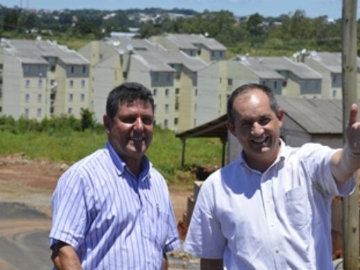 Prefeitura realiza obras de asfaltamento na Petrópolis