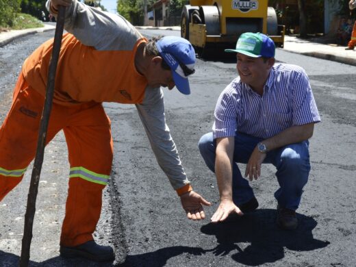 Prefeitura acelera pavimentação em mais de 50 quadras nos bairros do município
