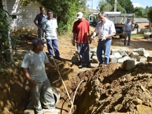 Começam obras da Prefeitura no Loteamento Santo Antônio da Pedreira