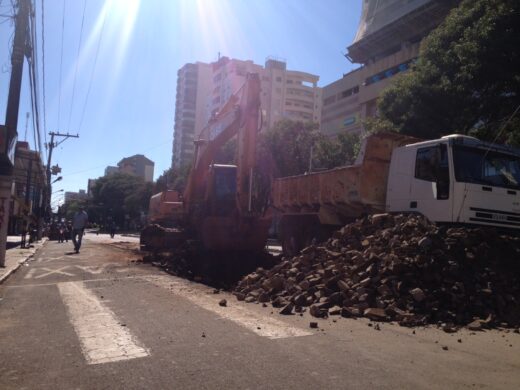 Prefeitura realiza obras de melhoria na Avenida Brasil