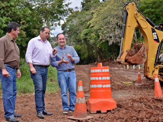 Pavimentação no Loteamento Leão XIII