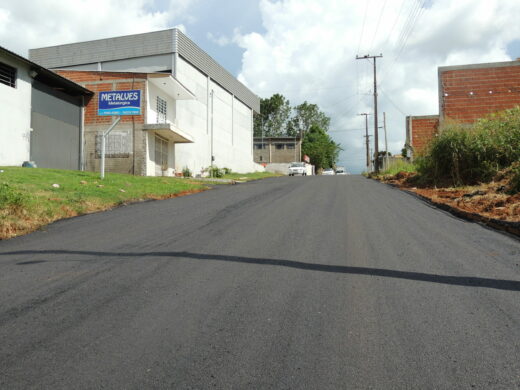 Prefeitura recupera rua danificada no Boqueirão