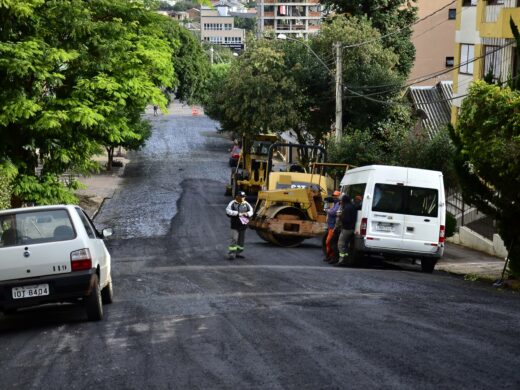 Pavimentação asfáltica na Rua Silva Jardim